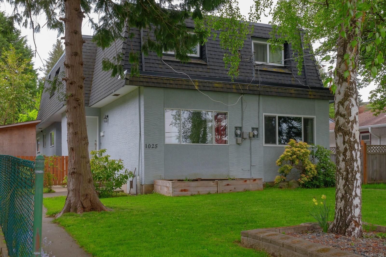 Main Photo: 1025 Colville Rd in Esquimalt: Es Rockheights Half Duplex for sale : MLS®# 875136