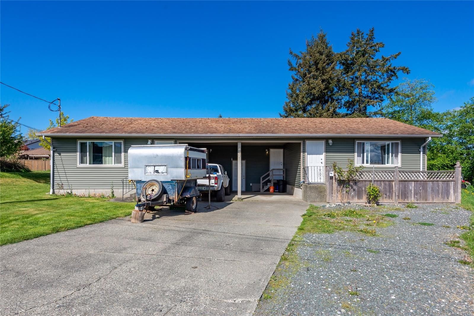 Main Photo: A 937 Watson Cres in Campbell River: CR Campbell River West Half Duplex for sale : MLS®# 875358