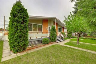 Main Photo: 3335 39 Street SW in Calgary: Glenbrook Semi Detached (Half Duplex) for sale : MLS®# A2136083