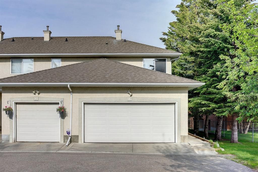 Main Photo: 95 Cedarview Mews SW in Calgary: Cedarbrae Row/Townhouse for sale : MLS®# A1230877