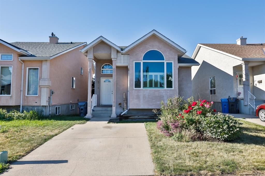 Main Photo: 318 Assiniboia Place W in Lethbridge: House for sale : MLS®# A1244878