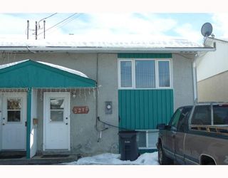 Photo 1: 2212 VICTORIA Street in Prince_George: Central 1/2 Duplex for sale in "CITY CENTRAL" (PG City Central (Zone 72))  : MLS®# N179914