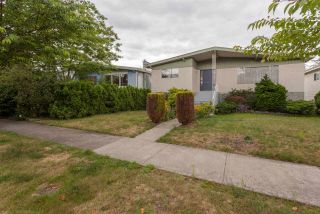 Photo 2: 2516 E 12TH Avenue in Vancouver: Renfrew VE House for sale (Vancouver East)  : MLS®# R2295768