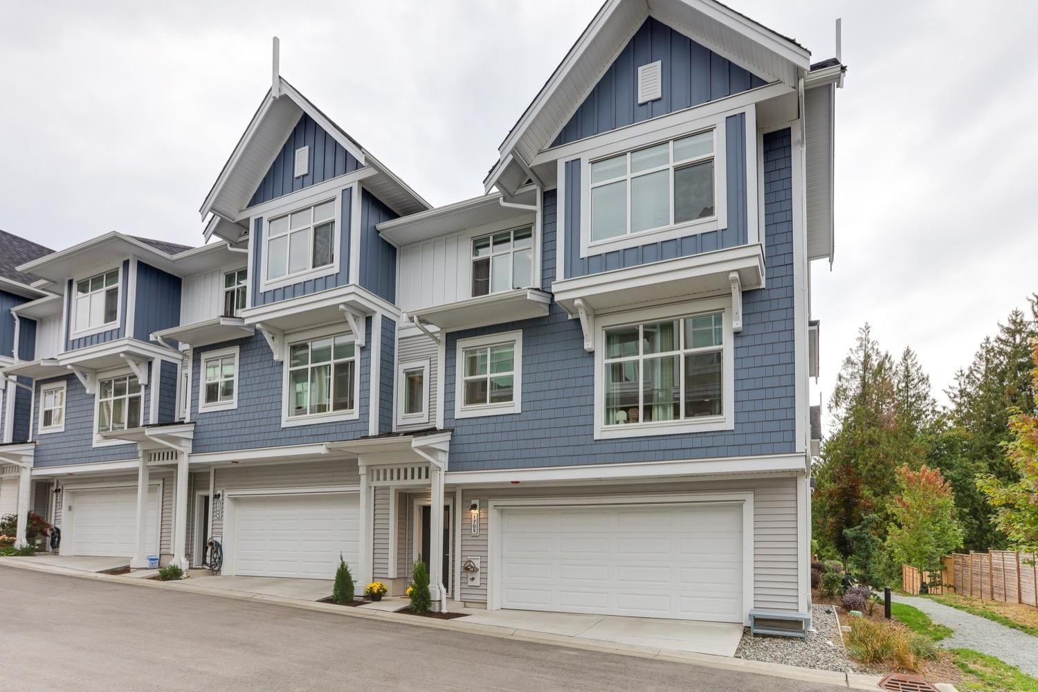 Main Photo: 1705 11295 PAZARENA Place in Maple Ridge: East Central Townhouse for sale : MLS®# R2812003