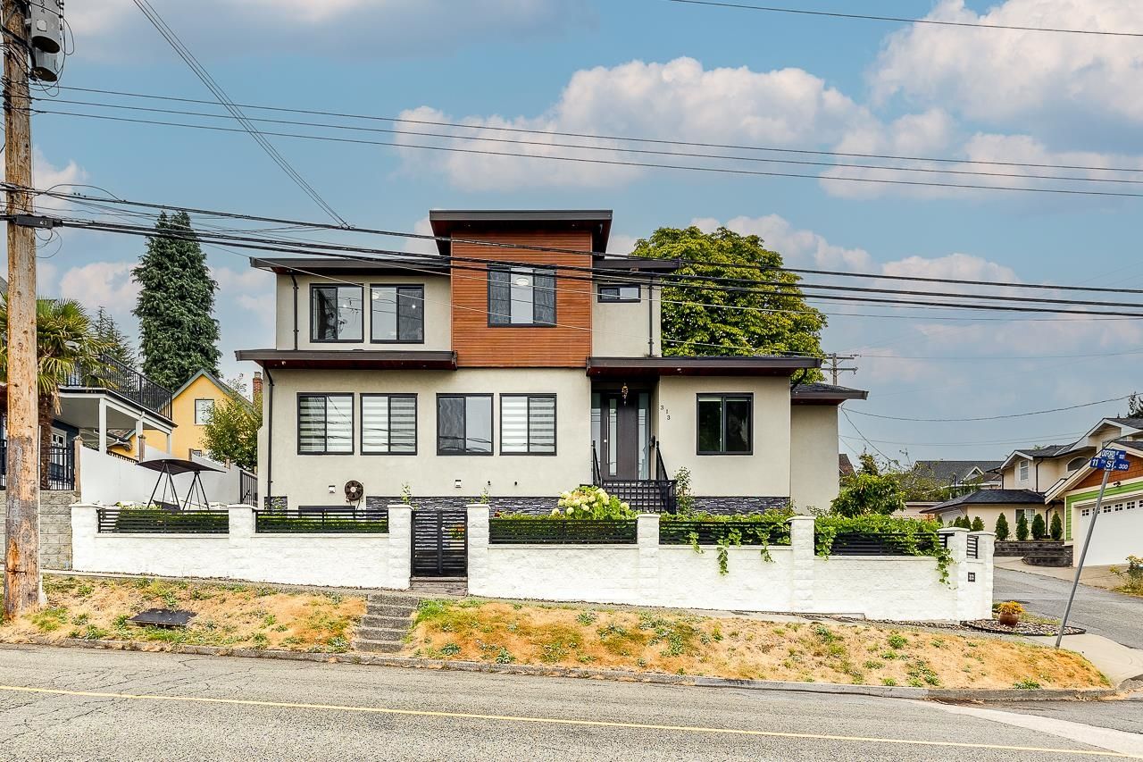 Main Photo: 313 ELEVENTH Street in New Westminster: Uptown NW House for sale : MLS®# R2724006