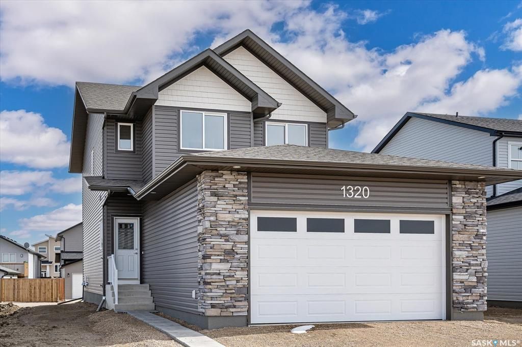 Main Photo: 1320 Parr Hill Drive in Martensville: Residential for sale : MLS®# SK926016