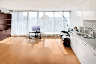 Photo 3: 2506 233 ROBSON Street in Vancouver: Downtown VW Condo for sale in "TV TOWER 2" (Vancouver West)  : MLS®# R2268555