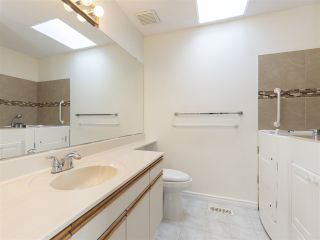 Photo 17: 72 2345 CRANLEY Drive in Surrey: King George Corridor Manufactured Home for sale in "La Mesa" (South Surrey White Rock)  : MLS®# R2429051