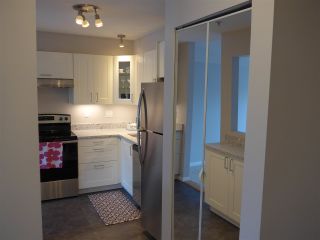 Photo 11: 311 13780 76 Avenue in Surrey: East Newton Condo for sale in "Earls Court" : MLS®# R2449876