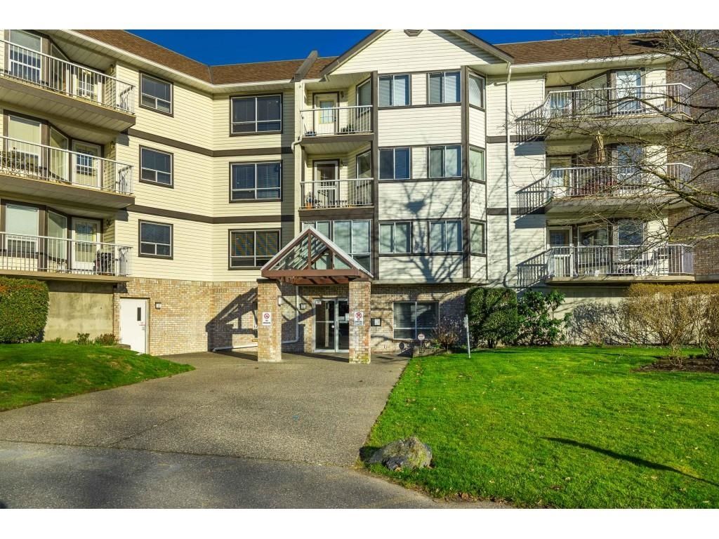 Main Photo: 210 5710 201 Street in Langley: Langley City Condo for sale in "WHITE OAKS" : MLS®# R2656195