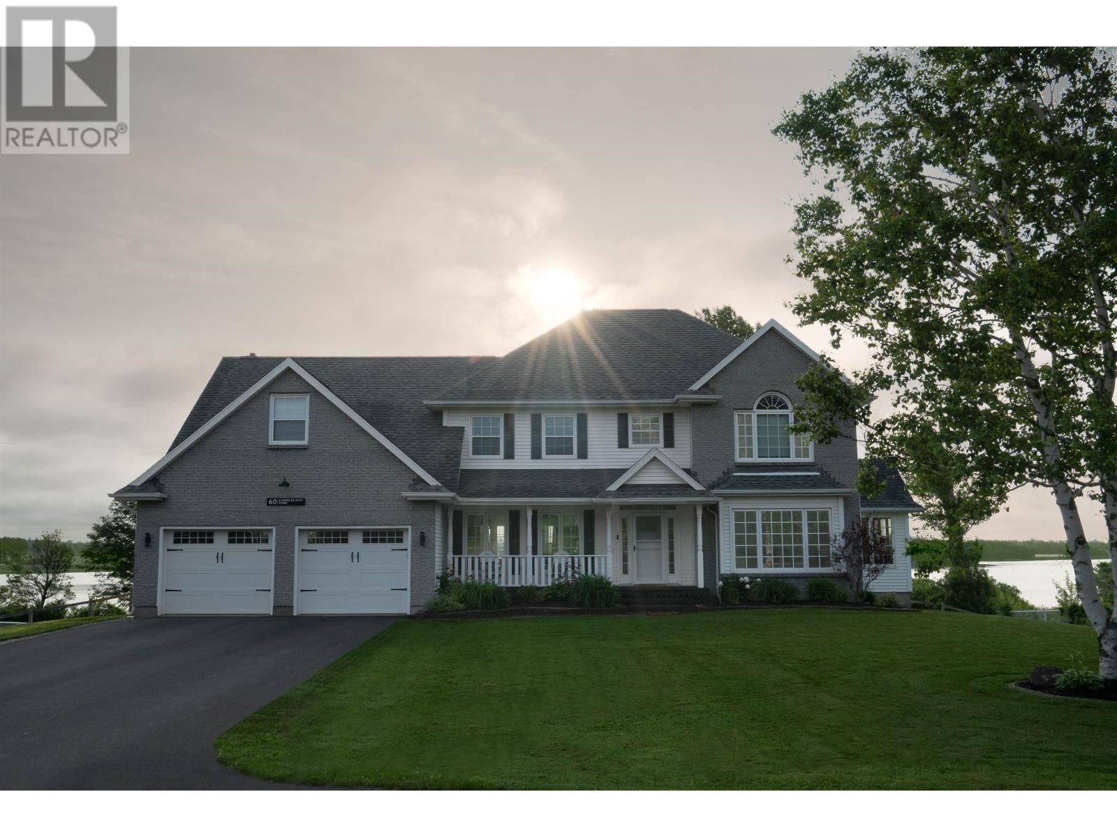 Main Photo: 60 Candlelight Park in Cornwall: House for sale : MLS®# 202313060