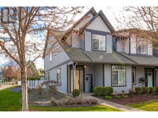 Photo 1: 989 Laurier Avenue in Kelowna: House for sale : MLS®# 10310626