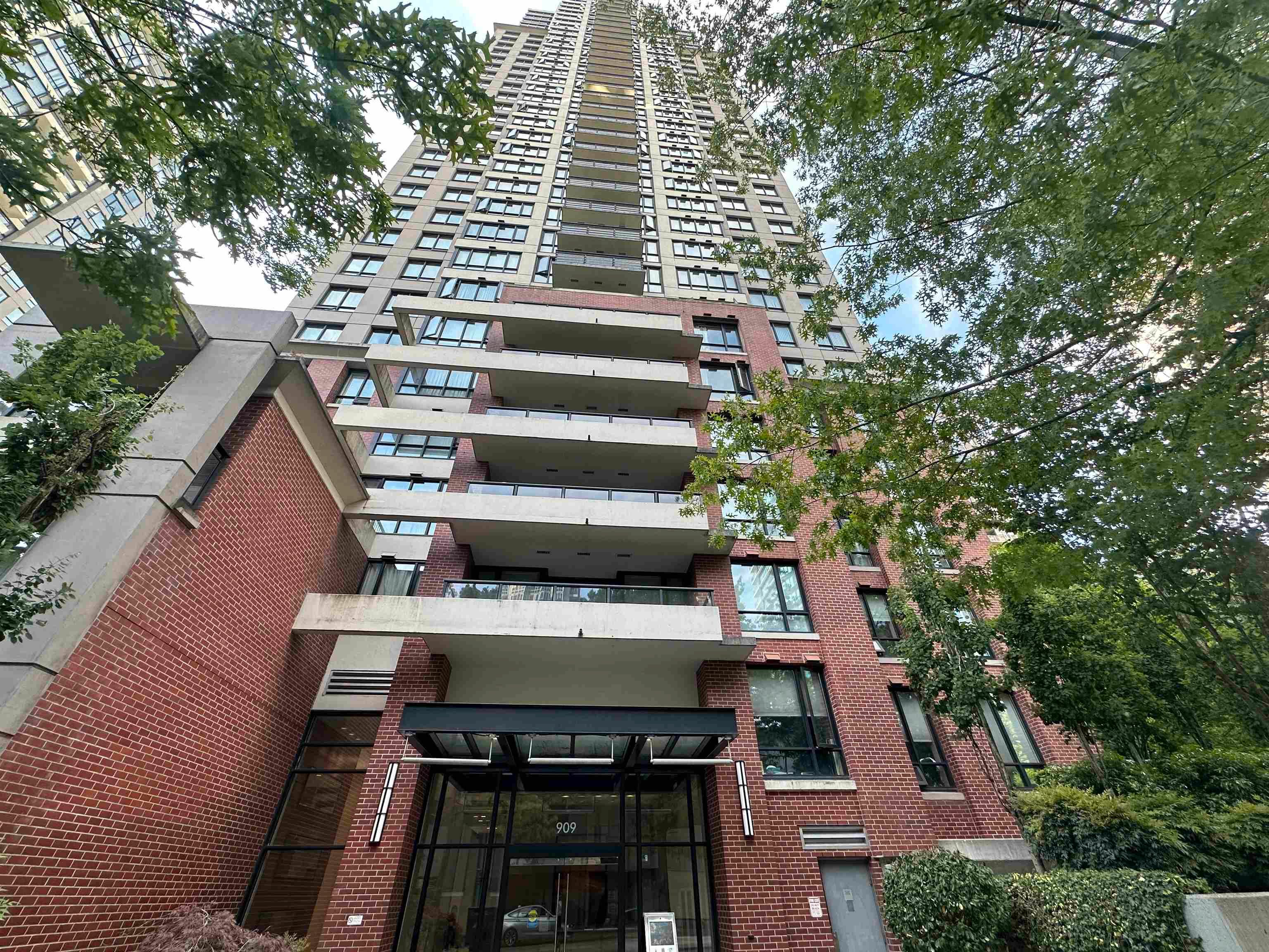 Main Photo: 2808 909 MAINLAND STREET in : Yaletown Condo for sale : MLS®# R2780140