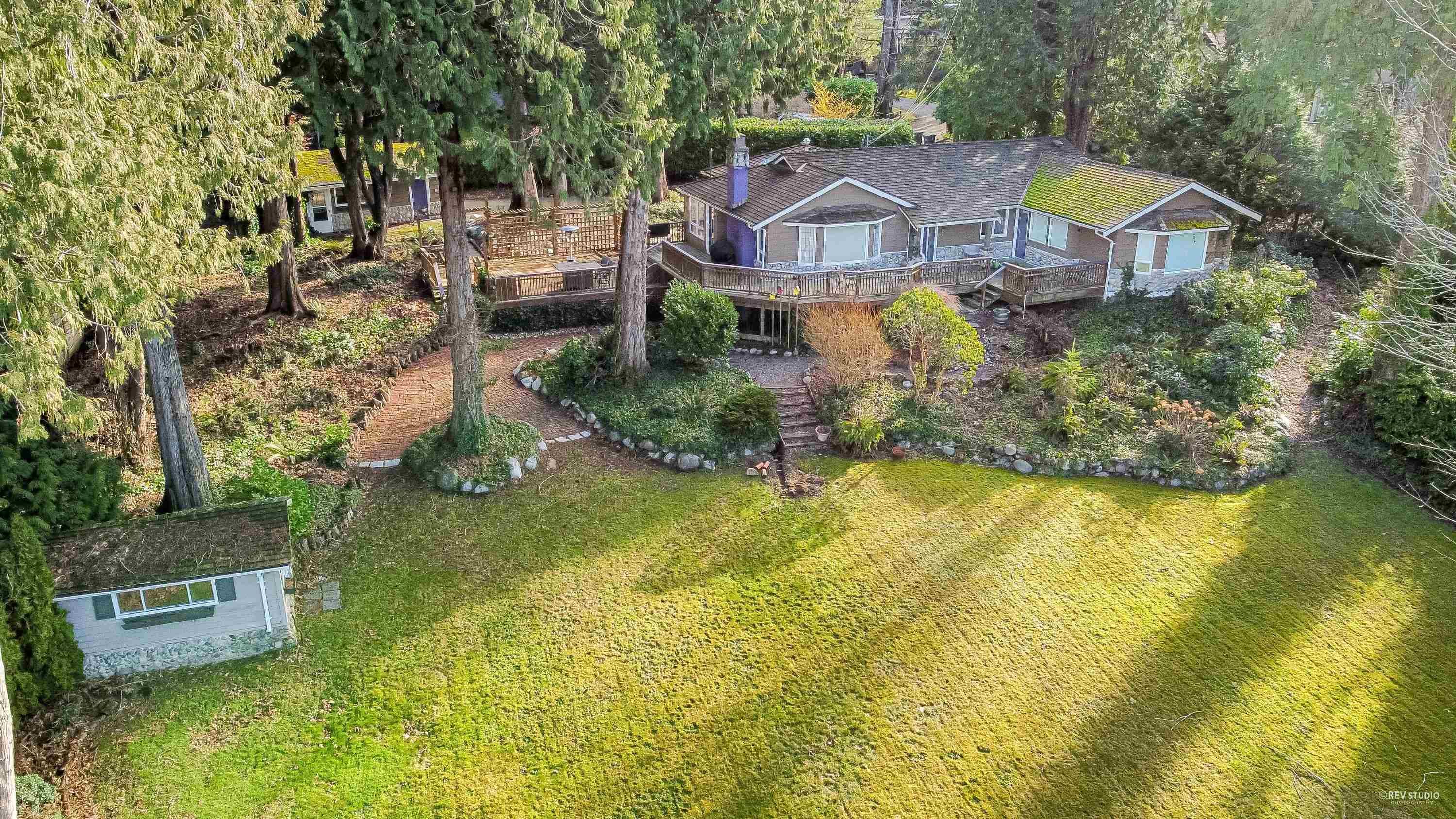 Main Photo: 2560 CRESCENT Drive in Surrey: Crescent Bch Ocean Pk. House for sale (South Surrey White Rock)  : MLS®# R2647704