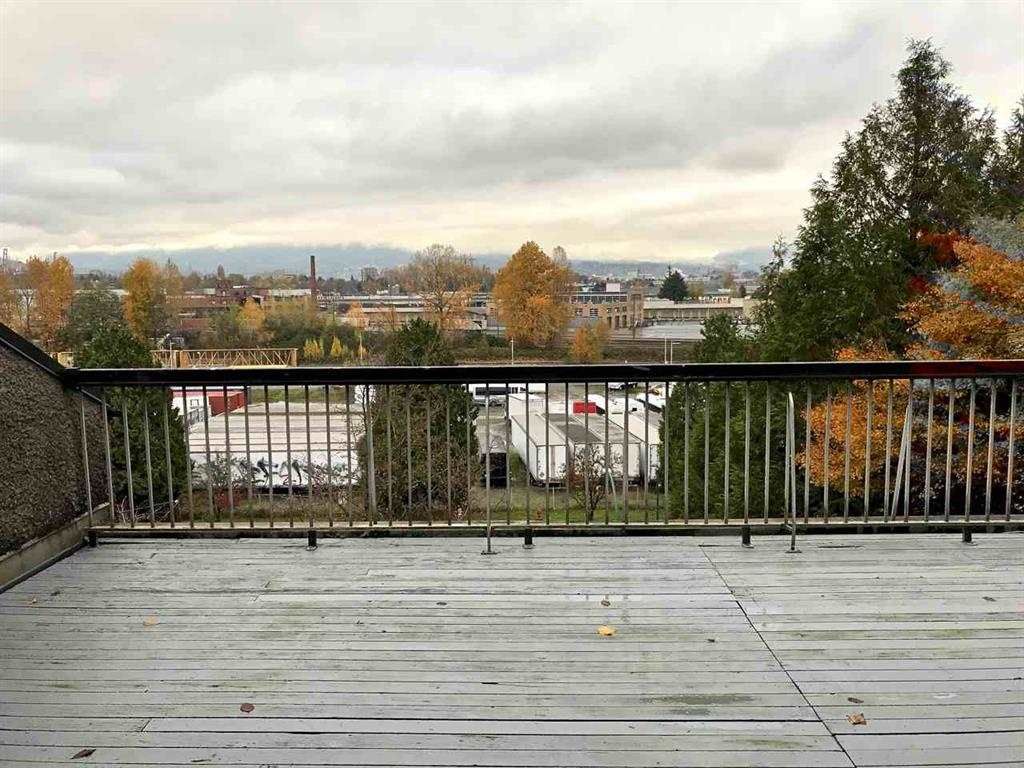 Main Photo: 724 774 GREAT NORTHERN Way in Vancouver: Mount Pleasant VE Condo for sale in "PACIFIC TERRACES" (Vancouver East)  : MLS®# R2352100