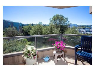 Photo 3: 312 1490 PENNYFARTHING Drive in Vancouver: False Creek Condo for sale in "THREE HARBOUR COVE" (Vancouver West)  : MLS®# V870405