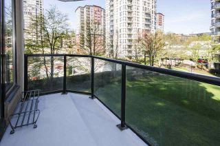 Photo 10: 308 55 TENTH Street in New Westminster: Downtown NW Condo for sale in "Westminster Towers" : MLS®# R2353028