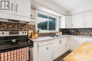 Photo 13: 3145 Balfour Ave in Victoria: House for sale : MLS®# 953959