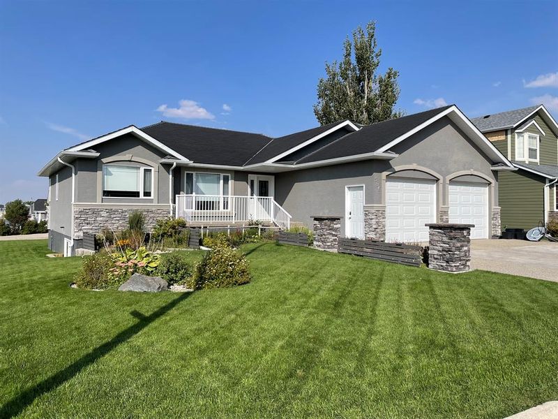 FEATURED LISTING: 595 8 Avenue West Cardston