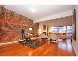 Photo 1: PH4 1155 MAINLAND Street in Vancouver: Downtown VW Condo for sale in "THE DEL PRADO" (Vancouver West)  : MLS®# V683441