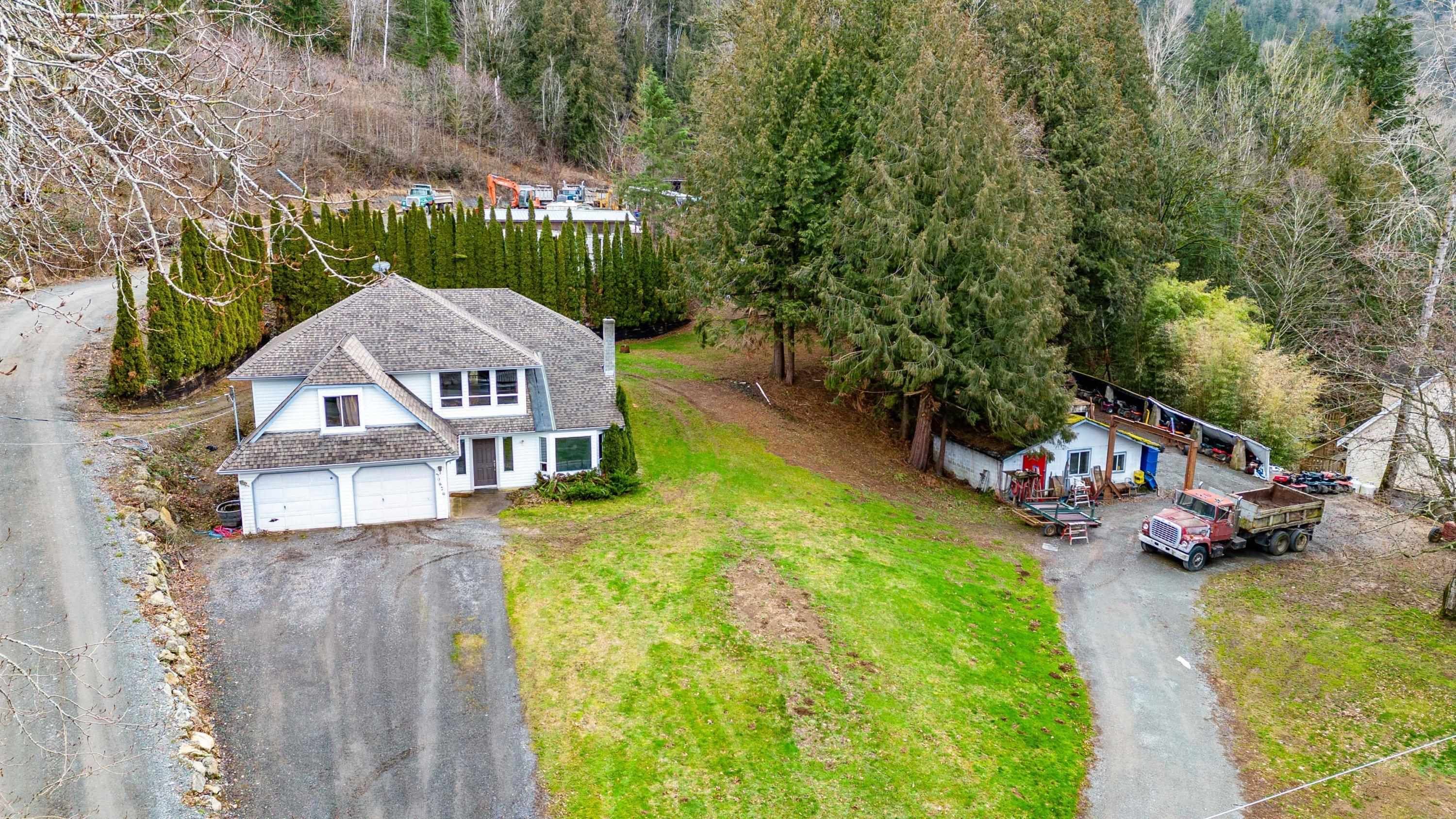 Main Photo: 39826 OLD YALE Road in Abbotsford: Sumas Prairie House for sale : MLS®# R2752322