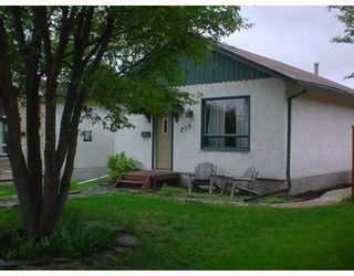 Photo 1: 208 PORTLAND Avenue in WINNIPEG: St Vital Single Family Detached for sale (South East Winnipeg)  : MLS®# 2708927