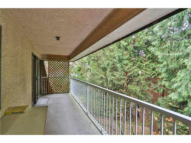 Main Photo: 402 5340 HASTINGS STREET in : Capitol Hill BN Condo for sale : MLS®# V979970