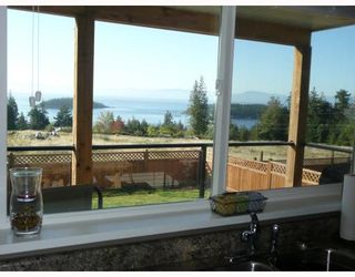 Photo 2: 6373 PICADILLY Place in Sechelt: Sechelt District House for sale in "W. SECHELT" (Sunshine Coast)  : MLS®# V789701