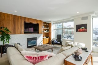 Photo 3: 501 1012 BEACH Avenue in Vancouver: Yaletown Condo for sale in "1000 BEACH" (Vancouver West)  : MLS®# R2377909