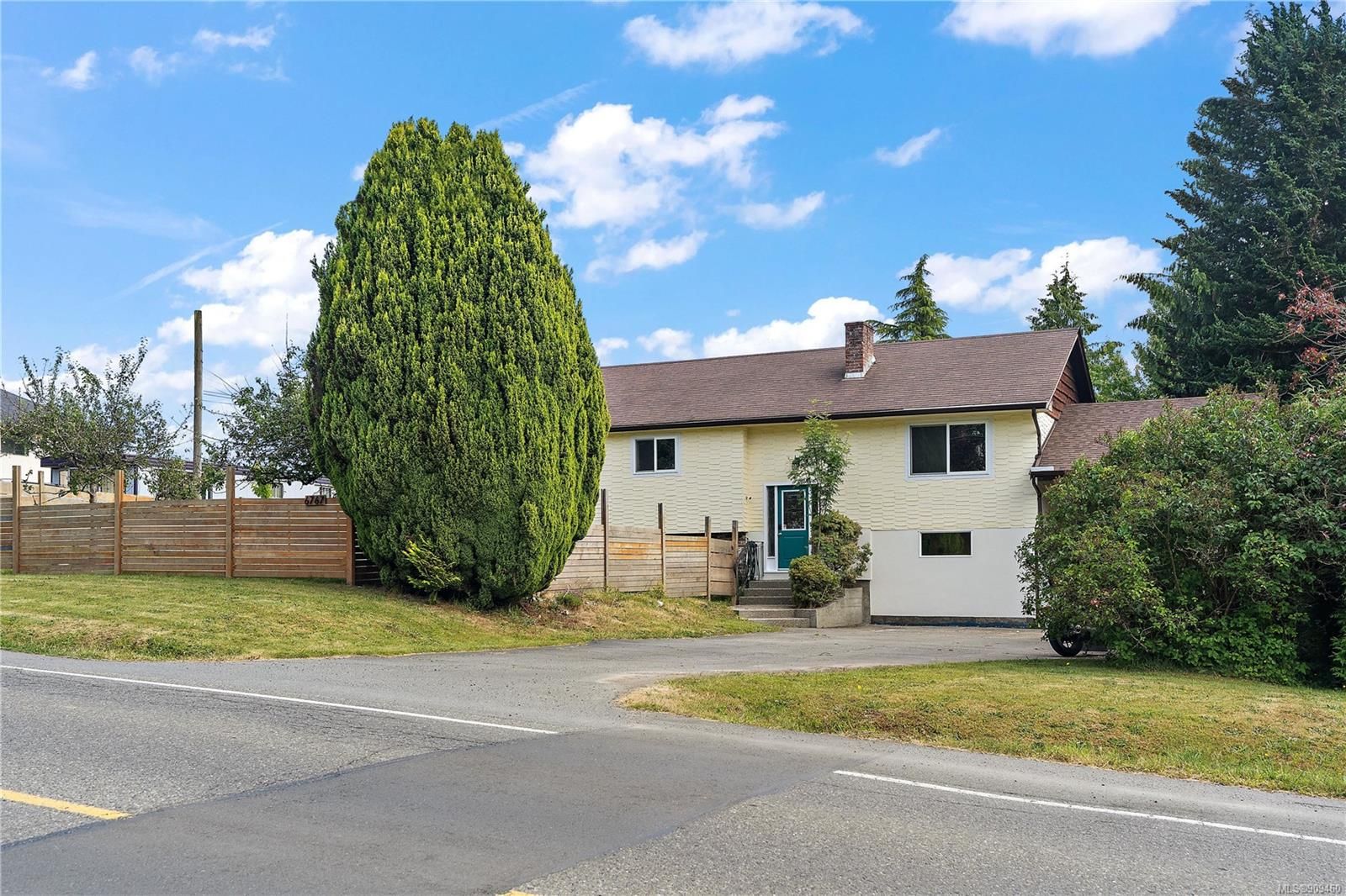 Main Photo: 6767 W Grant Rd in Sooke: Sk Broomhill House for sale : MLS®# 909460