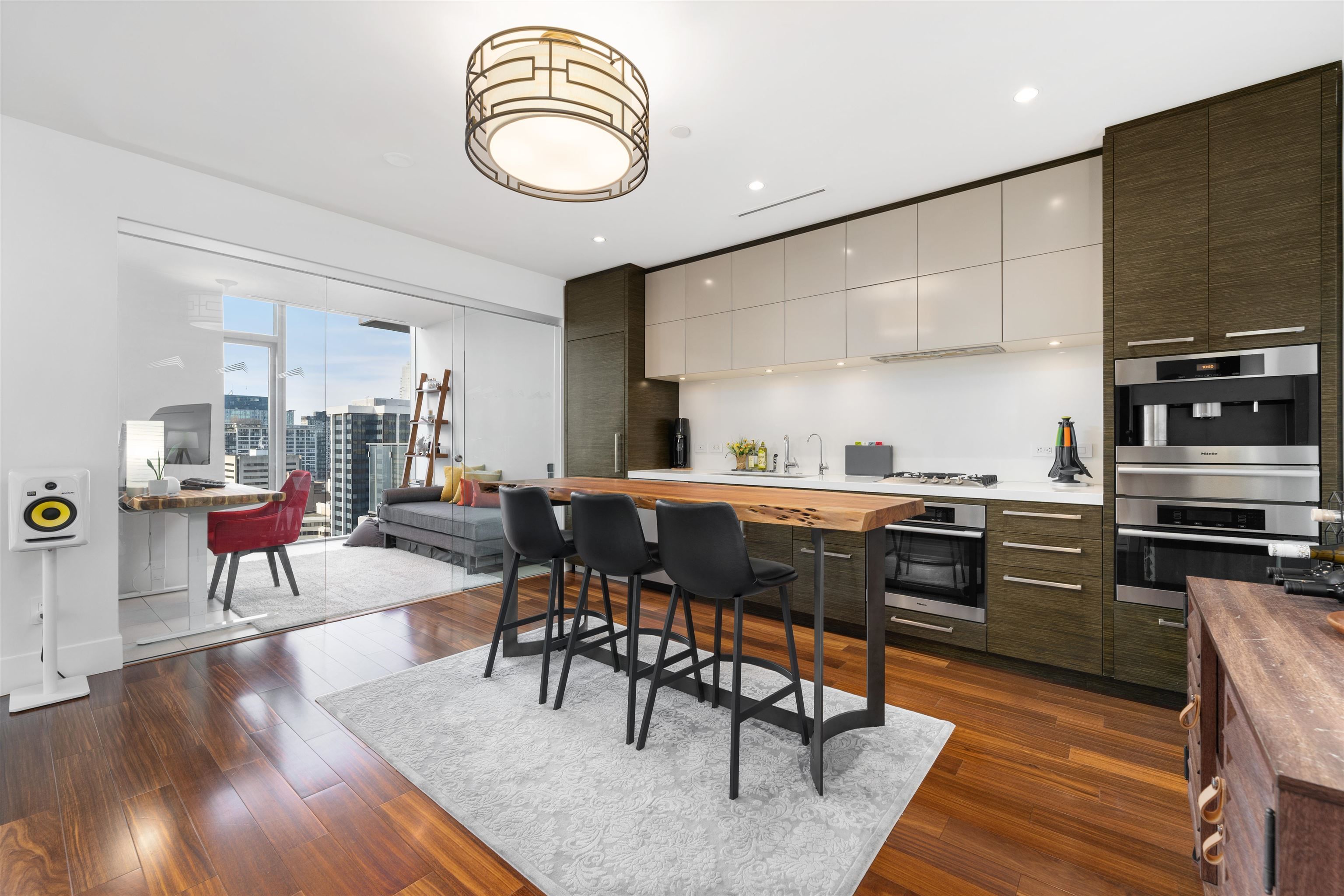 Main Photo: 1801 667 HOWE Street in Vancouver: Downtown VW Condo for sale in "The Private Residences at Hotel Georgia" (Vancouver West)  : MLS®# R2741758