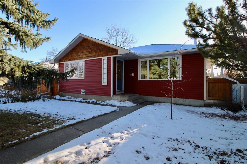 Main Photo: 915 40 Avenue NW in Calgary: Cambrian Heights Detached for sale : MLS®# A1050845