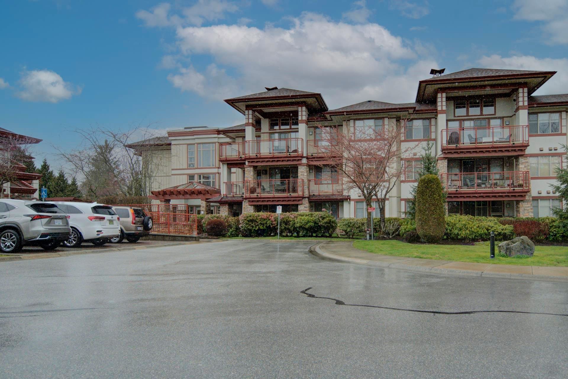 Main Photo: 109 16477 64 Avenue in Surrey: Cloverdale BC Condo for sale in "St. Andrews" (Cloverdale)  : MLS®# R2664329