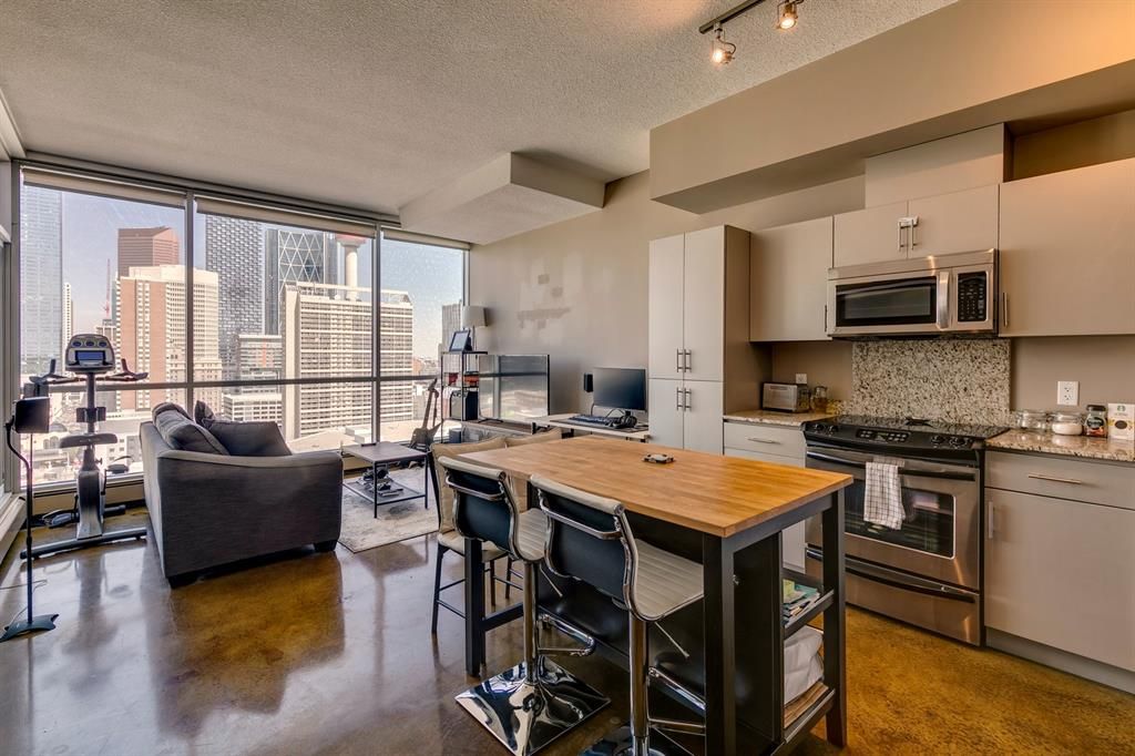 Main Photo: 1704 135 13 Avenue SW in Calgary: Beltline Apartment for sale : MLS®# A2043761