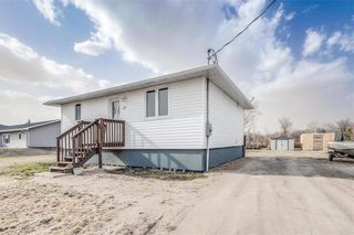 Main Photo: 27 JJ Nickel Crescent in Rosenfeld: Reinland Residential for sale (R35 - South Central Plains)  : MLS®# 202409353