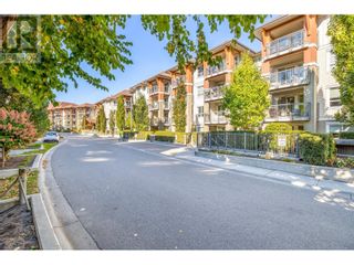 Photo 2: 1093 Sunset Drive Unit# 402 in Kelowna: House for sale : MLS®# 10304332