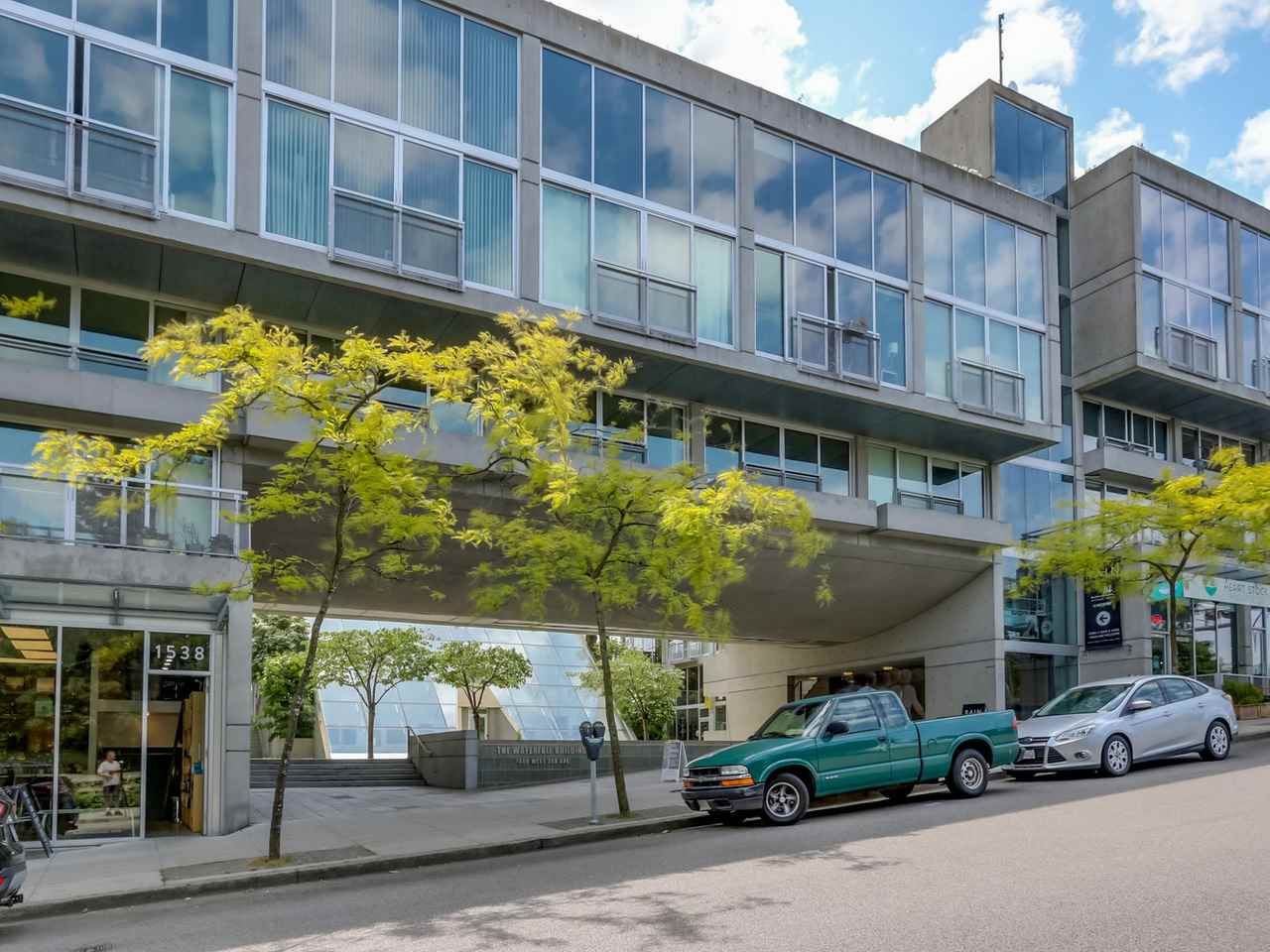 Main Photo: 302 1540 W 2ND Avenue in Vancouver: False Creek Condo for sale in "WATERFALL BUILDING BY ARTHER ERICKSON" (Vancouver West)  : MLS®# R2072894