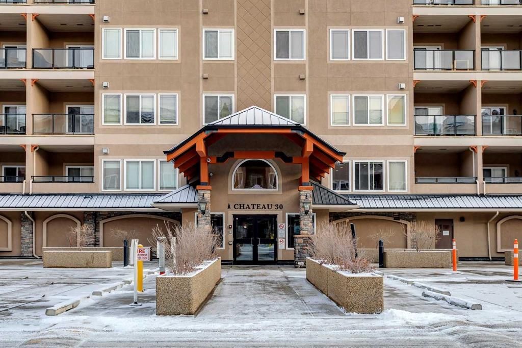 Main Photo: 507 30 Discovery Ridge Close SW in Calgary: Discovery Ridge Apartment for sale : MLS®# A2102717