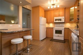 Photo 3: 25 Pembroke Road in Winnipeg: Windsor Park Residential for sale (2G)  : MLS®# 1829561
