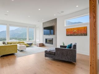 Photo 4: 2006 DOWAD Drive in Squamish: Tantalus House for sale : MLS®# R2803484