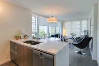 Photo 3: 802 1009 HARWOOD Street in Vancouver: West End VW Condo for sale in "MODERN" (Vancouver West)  : MLS®# R2075325
