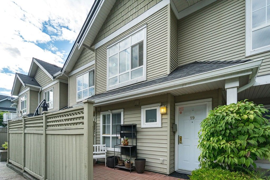 Main Photo: 19 6670 RUMBLE Street in Burnaby: South Slope Townhouse for sale in "MERIDIAN BY THE PARK" (Burnaby South)  : MLS®# R2191184