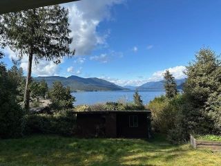 Photo 1: 6201 CORACLE Drive in Sechelt: Sechelt District House for sale (Sunshine Coast)  : MLS®# R2871352