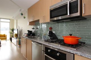 Photo 3: 701 89 W 2ND Avenue in Vancouver: False Creek Condo for sale (Vancouver West)  : MLS®# R2056301