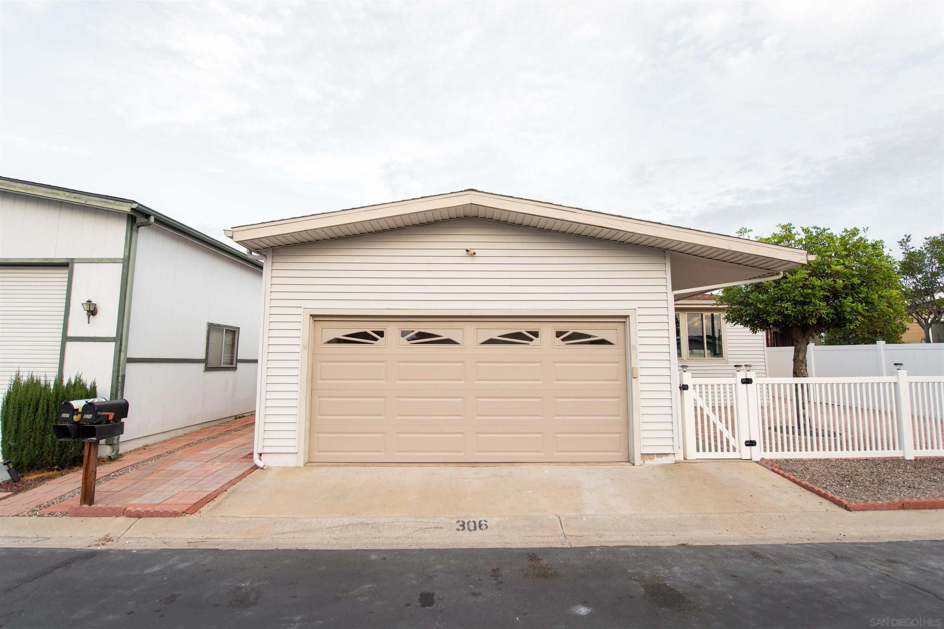 Main Photo: SANTEE Manufactured Home for sale : 2 bedrooms : 9255 N Magnolia Ave #306