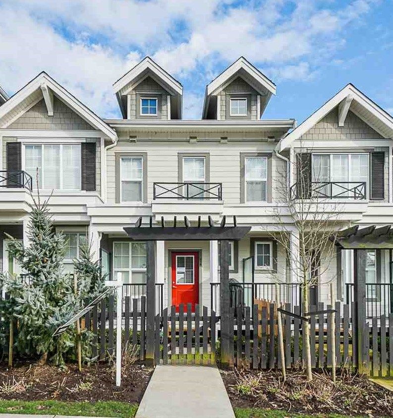Main Photo: 74 7169 208A Street in Langley: Willoughby Heights Townhouse for sale in "LATTICE" : MLS®# R2540298