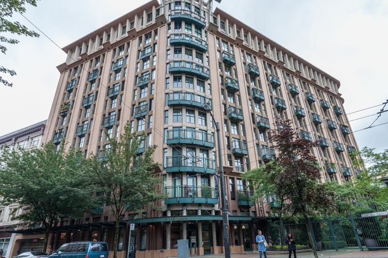 Main Photo: 303 22 E CORDOVA Street in Vancouver: Downtown VE Condo for sale in "Van Horne" (Vancouver East)  : MLS®# R2191464
