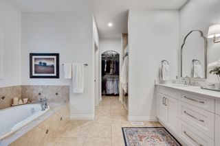 Photo 13: 322 Discovery Ridge Boulevard SW in Calgary: Discovery Ridge Detached for sale : MLS®# A2022899