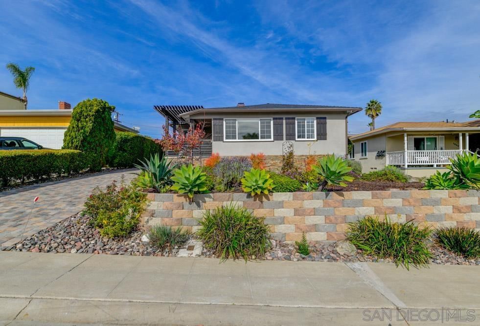 Main Photo: PACIFIC BEACH House for sale : 3 bedrooms : 1980 Chalcedony St in San Diego