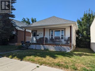 Photo 1: 768 4 Street SE in Medicine Hat: House for sale : MLS®# A1251215